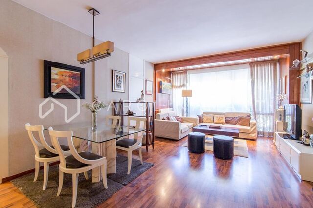 Exterior flat for sale in La Nova Esquerra de l'Eixample, Barcelona