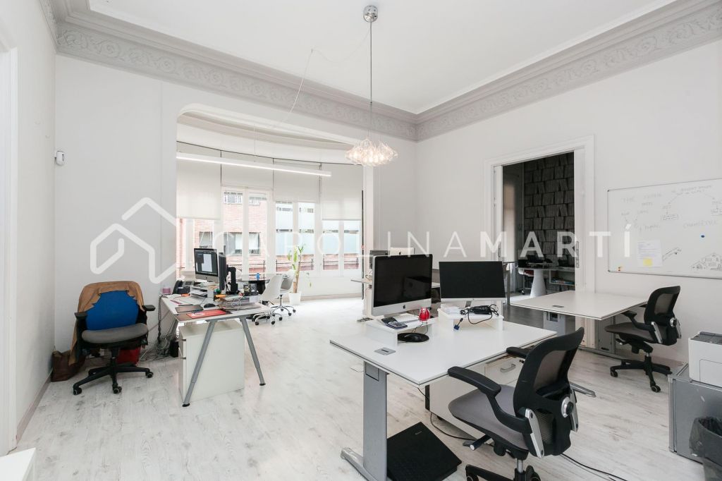 Office in building with concierge for rent in Galvany, Barcelona