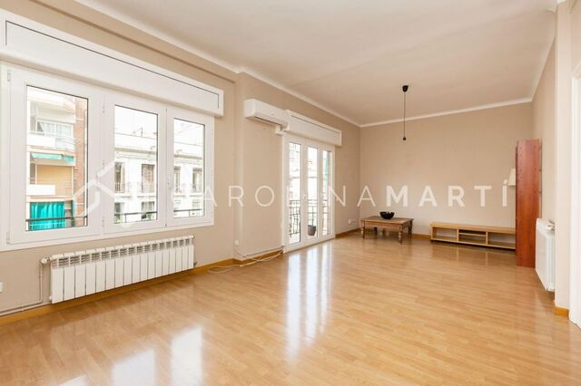 Appartement avec balcon à louer à Eixample, Barcelone.
