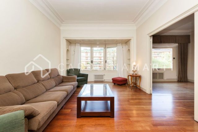 Flat with high ceilings for sale in Sant Gervasi, Barcelona