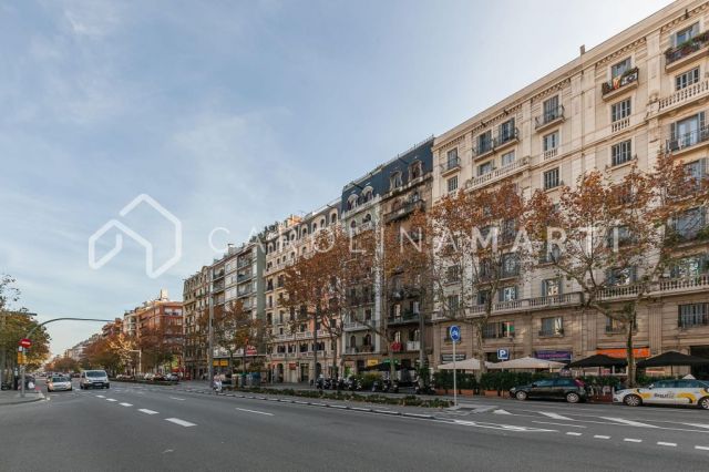 Renovated flat with balcony for rent in Eixample, Barcelona