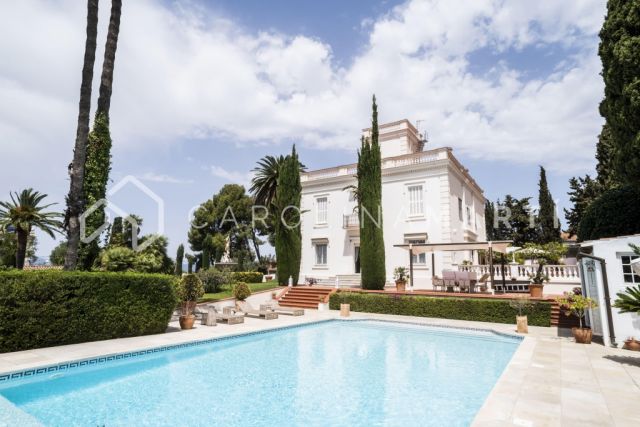 Preciosa villa de 3.800 m² en Sant Just, Barcelona
