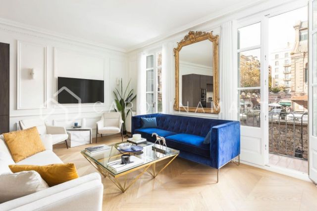 Piso reformado con chimenea en alquiler en Galvany, Barcelona