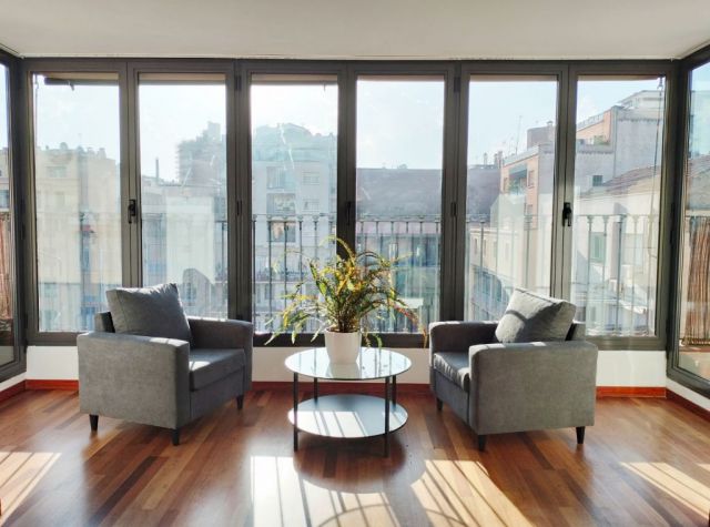 Penthouse with 40 m2 terrace for rent in Dreta de l'Eixample
