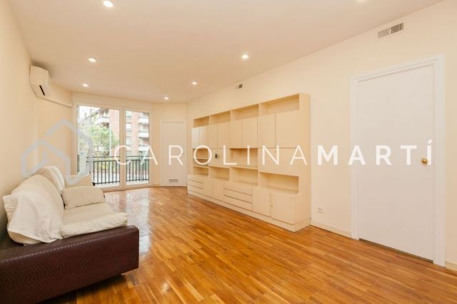 Flat with terrace for rent in Tres Torres, Sant Gervasi