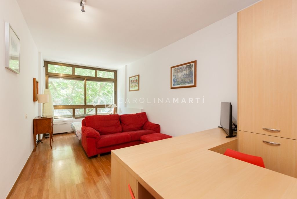 Loft-type flat with natural light for sale in Les Corts, Barcelona