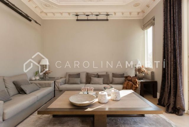Apartment with balcony and views for rent in Passeig de Gràcia.