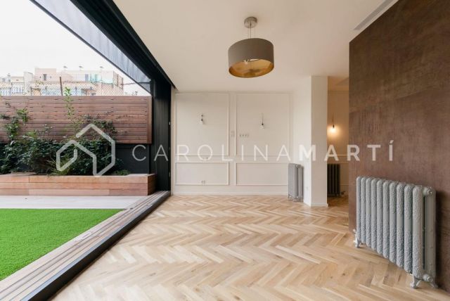  Recently renovated apartment located on the prestigious Rambla Catalunya in Barcelona.