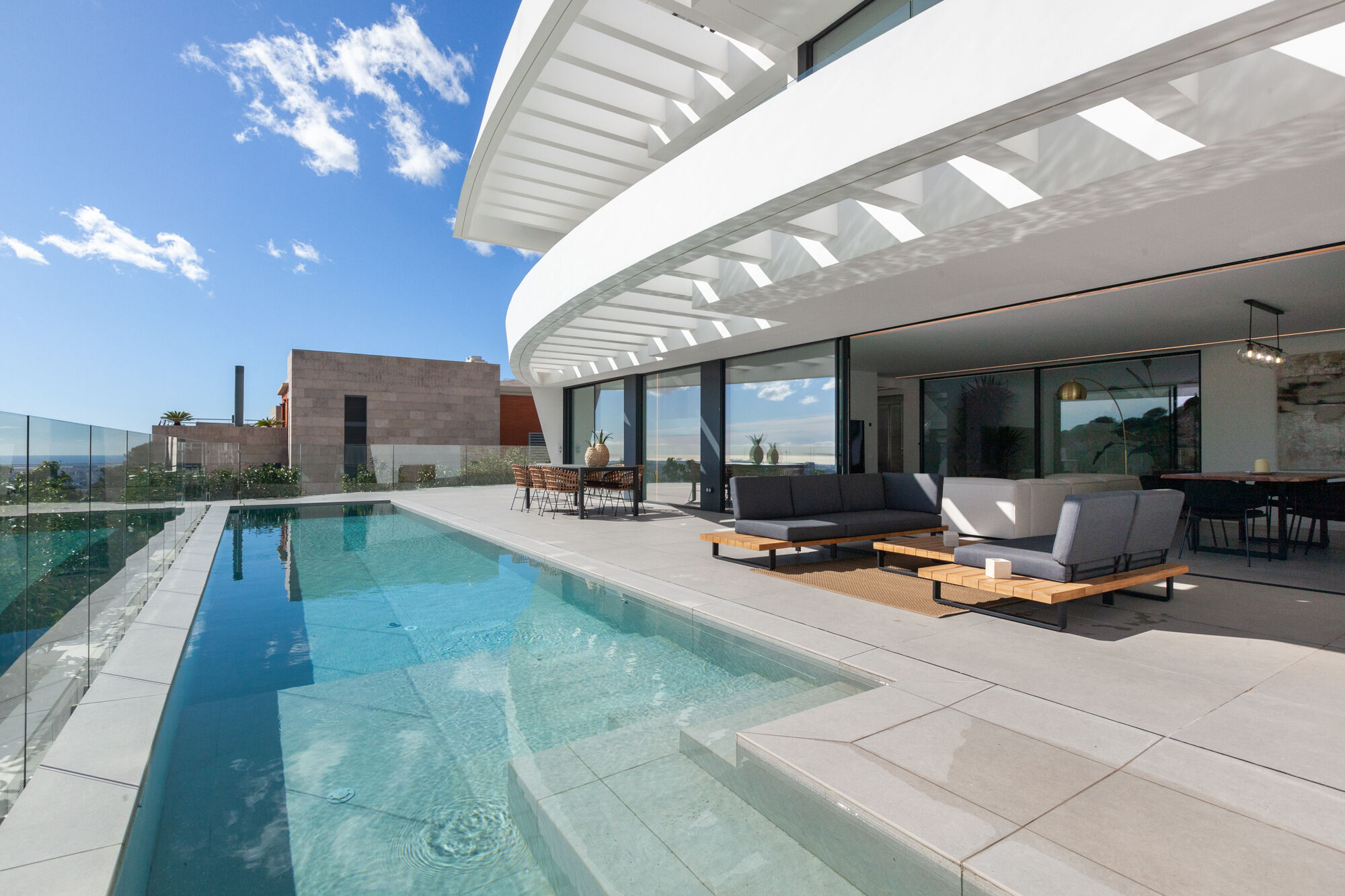 Exclusiva villa de obra nueva con vistas al mar en Ciudad Diagonal