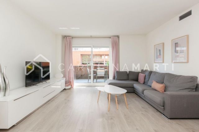 Renovated apartment with terrace for rent in Tres Torres, Sant Gervasi