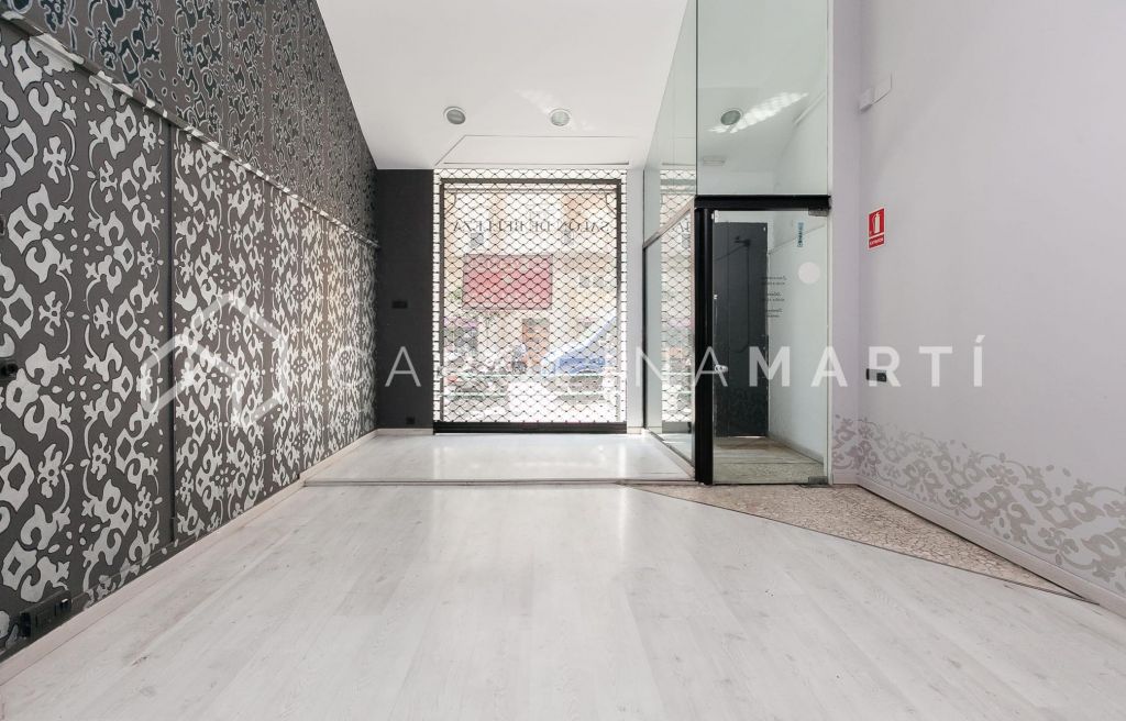Shop with mezzanine for sale in Sant Gervasi, Barcelona