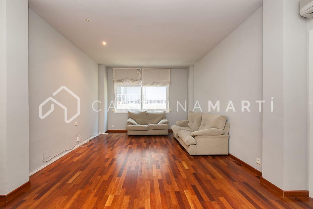 Flat with parking and laundry room for rent in Galvany, Barcelona