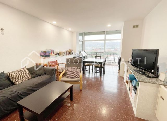 PISO TOTALMENTE AMUEBLADO Y EQUIPADO EN GRAN VIA DE CARLES - LES CORTS