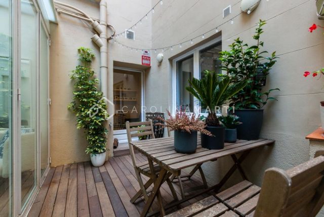 Apartment for Sale with Terrace in Plaza Molina – Renovated and Bright