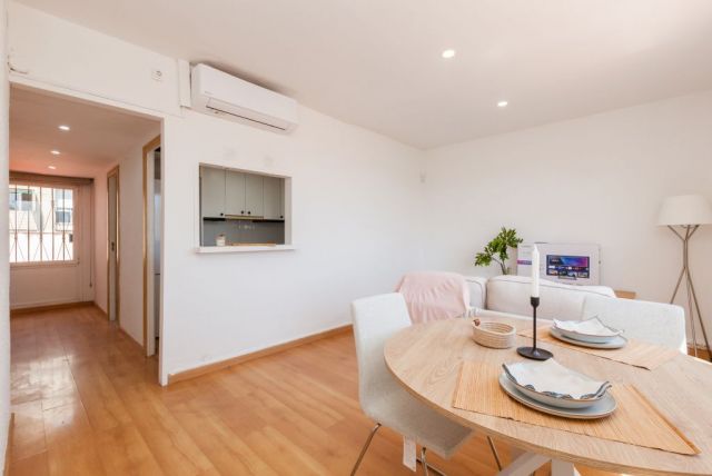 Appartement lumineux au dernier étage à côté de la Plaça Molina