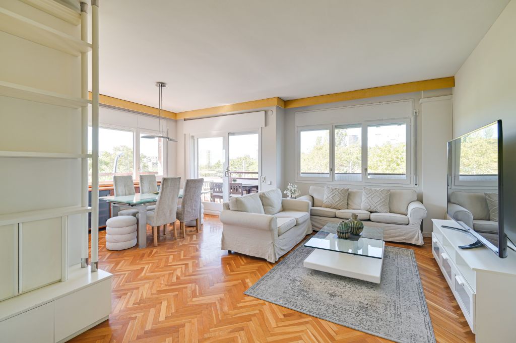 Habitatge exclusiu amb terrassa, piscina i pàrquing a Les Corts – Barcelona