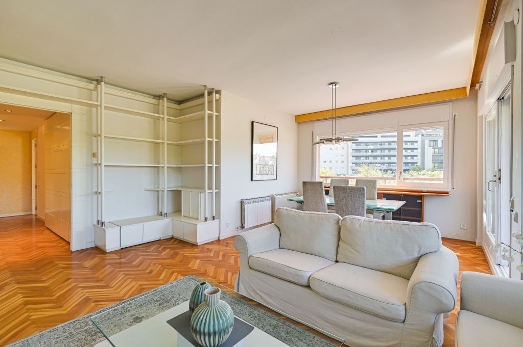 Habitatge exclusiu amb terrassa, piscina i pàrquing a Les Corts – Barcelona