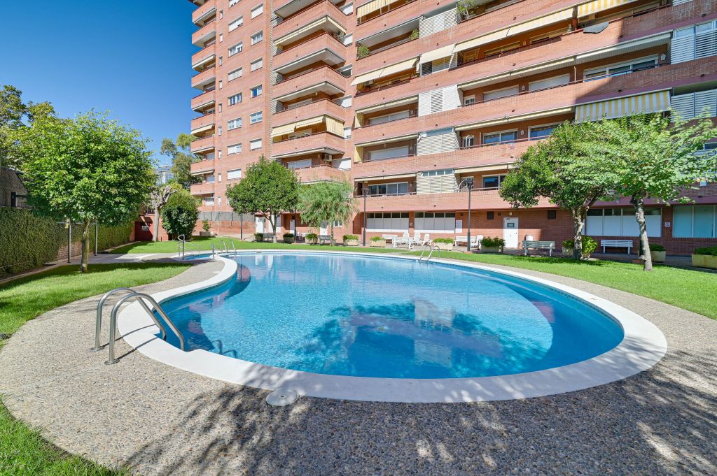 Habitatge exclusiu amb terrassa, piscina i pàrquing a Les Corts – Barcelona