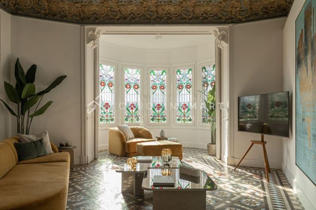 Exclusivo piso modernista en venta en l’Eixample | Reformado y listo para estrenar