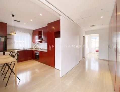Appartement lumineux à louer à Tres Torres, rue Àngel Guimerà – Barcelone