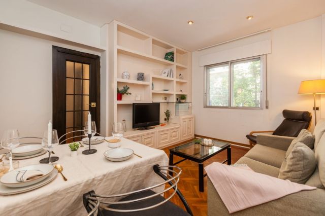 Appartement à louer sur l'avenue República Argentina – 4 chambres, meublé et rénové