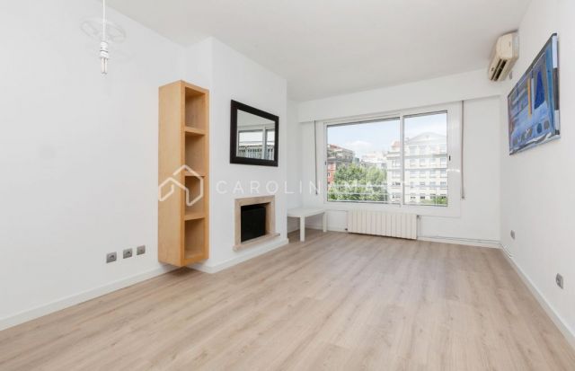 Piso en alquiler en Galvany – 80 m², 2 habitaciones y despacho en Calle Avenir