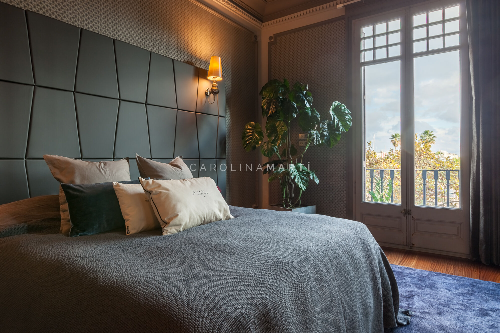 Renovated 303 m² apartment overlooking Port Vell on Passeig Colom