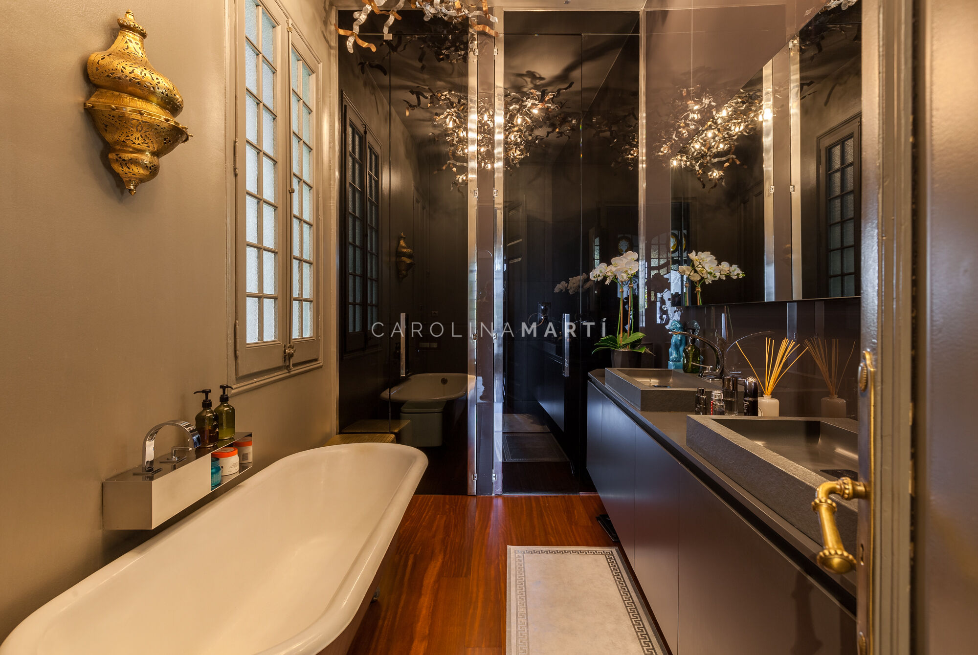 Renovated 303 m² apartment overlooking Port Vell on Passeig Colom