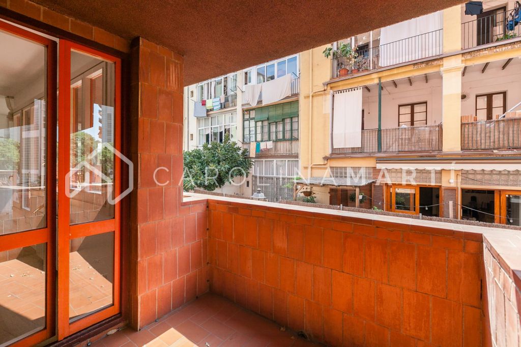 Apartment with terrace and parking for rent in Sarrià, Barcelona