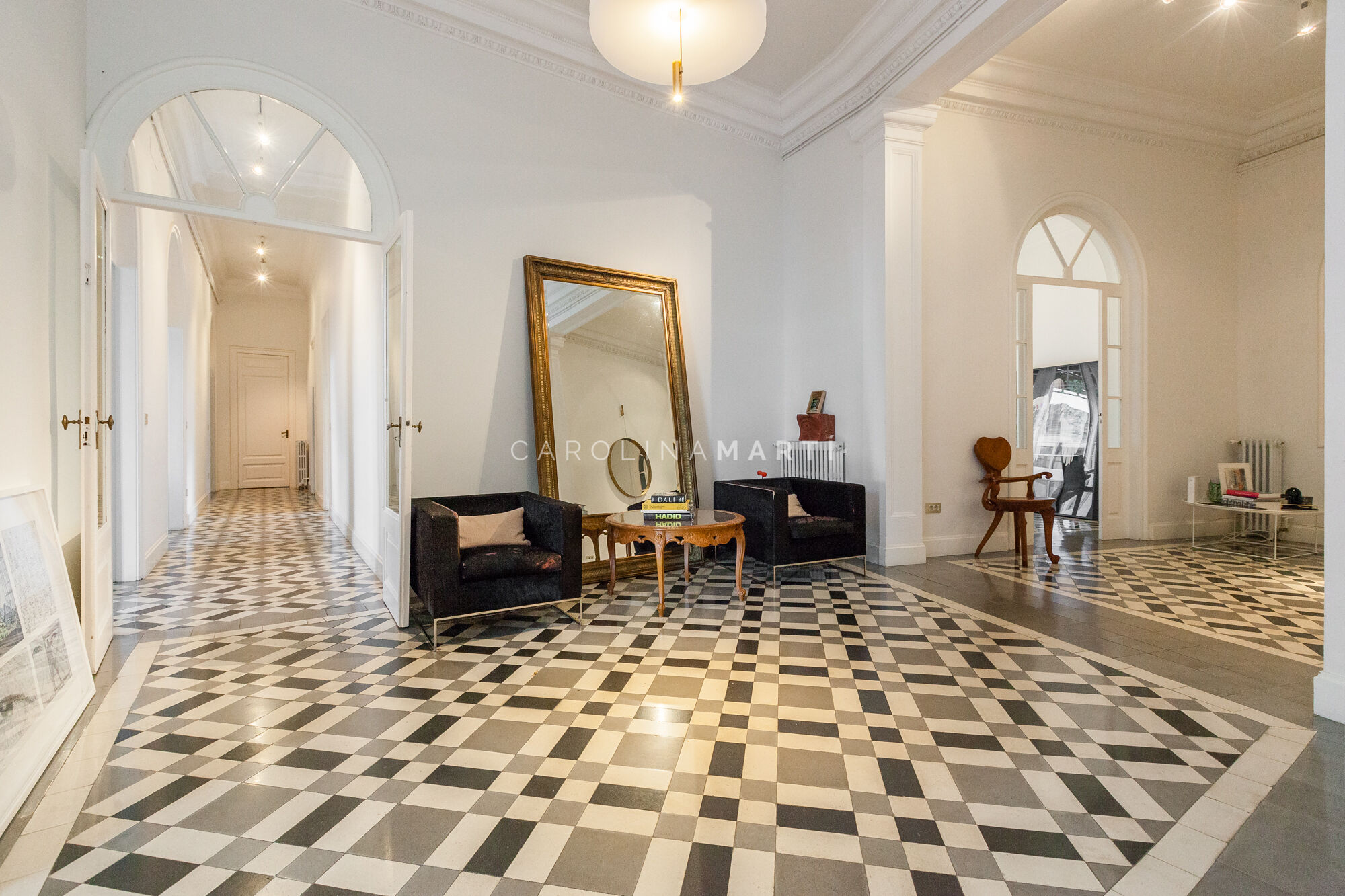Elegante piso señorial con terrazas en finca regia esquinera