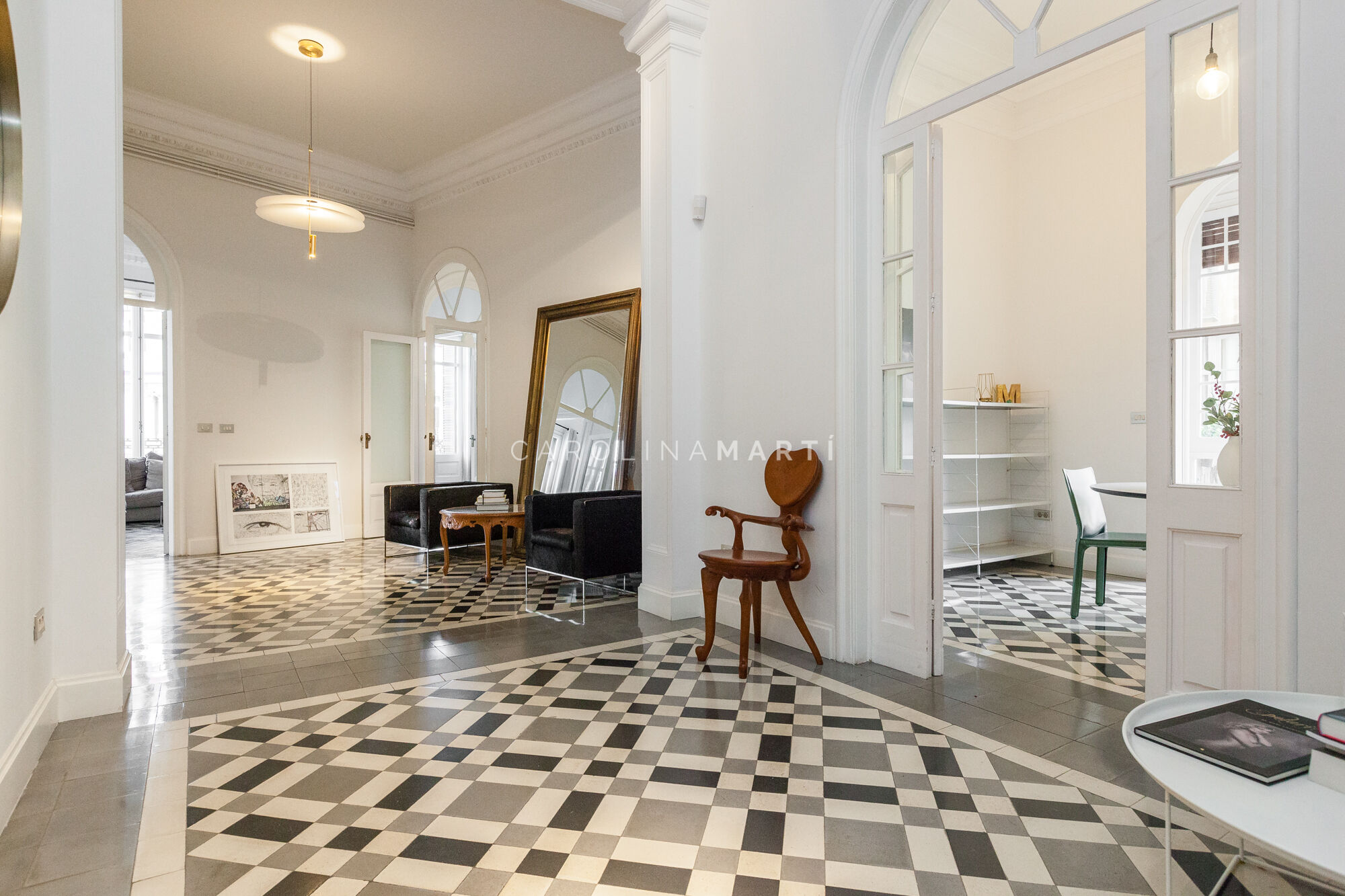 Elegante piso señorial con terrazas en finca regia esquinera