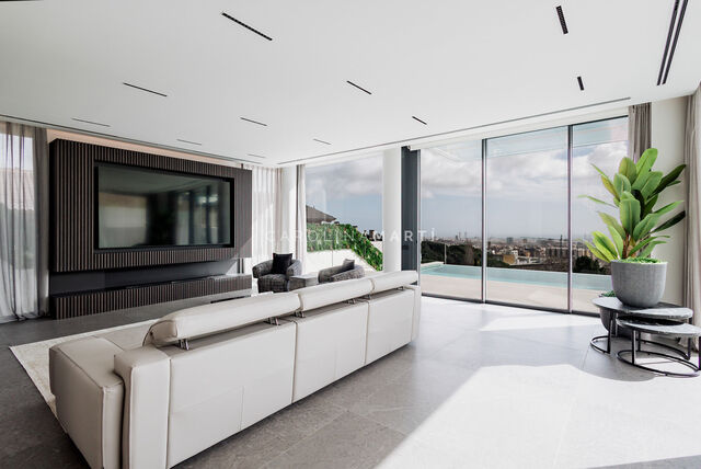 Brand new house for sale with panoramic views in Barcelona