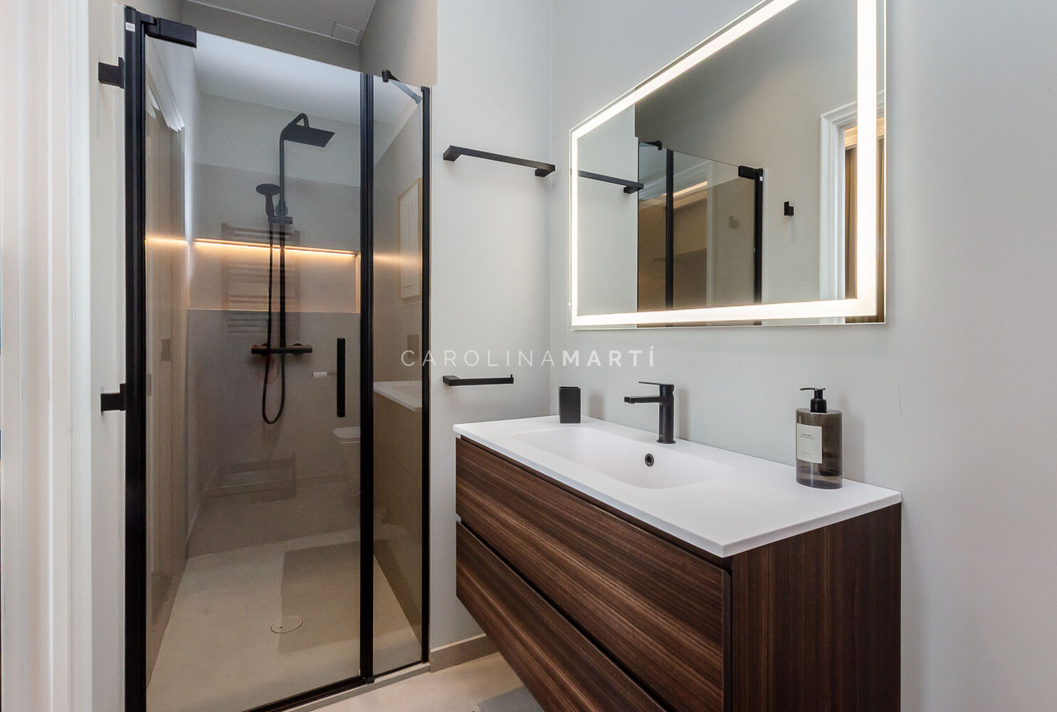 Venta pis amb vistes al mar a Passeig de Colom