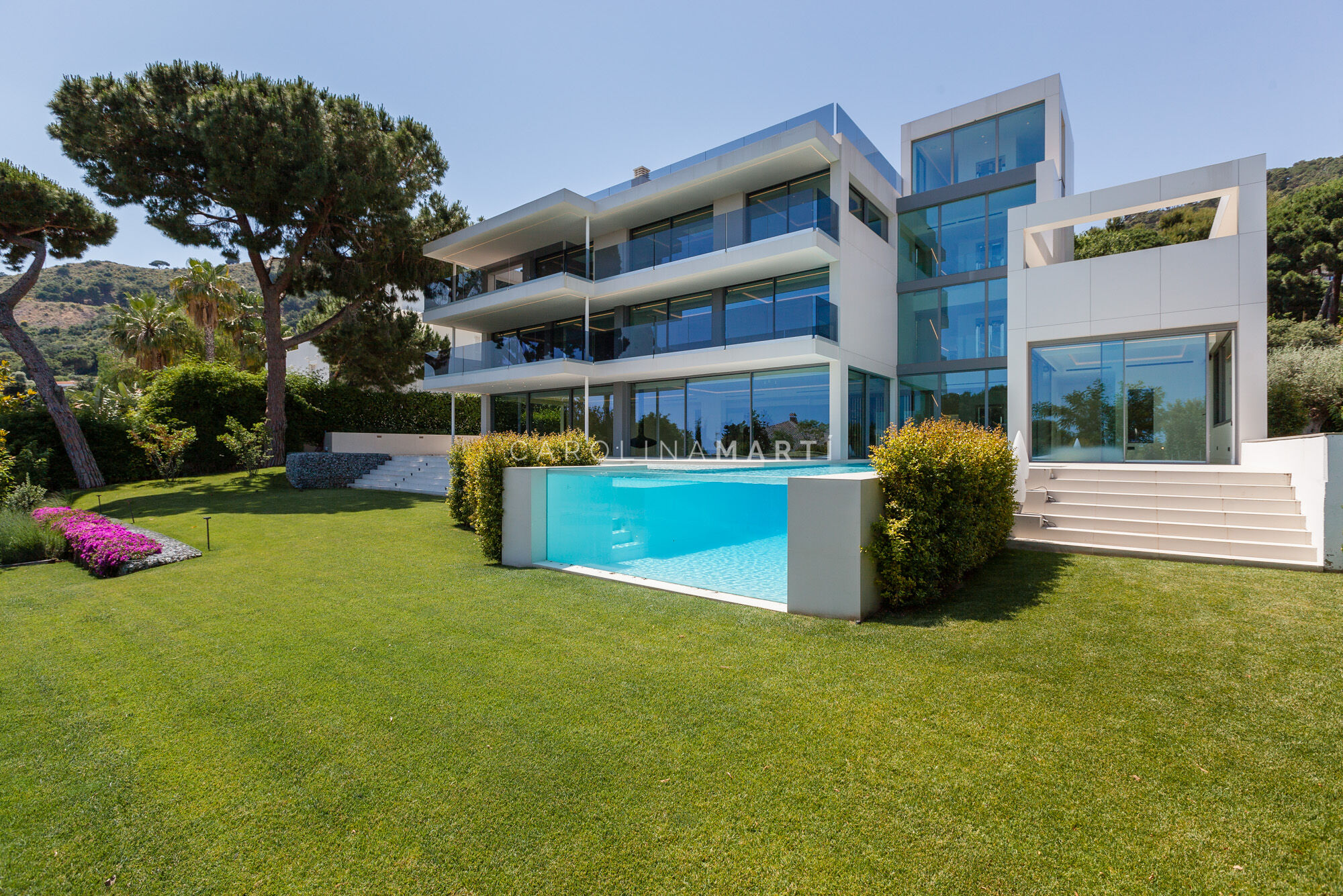 Villa de obra nueva en Pedralbes: arquitectura, privacidad y lujo mediterráneo.