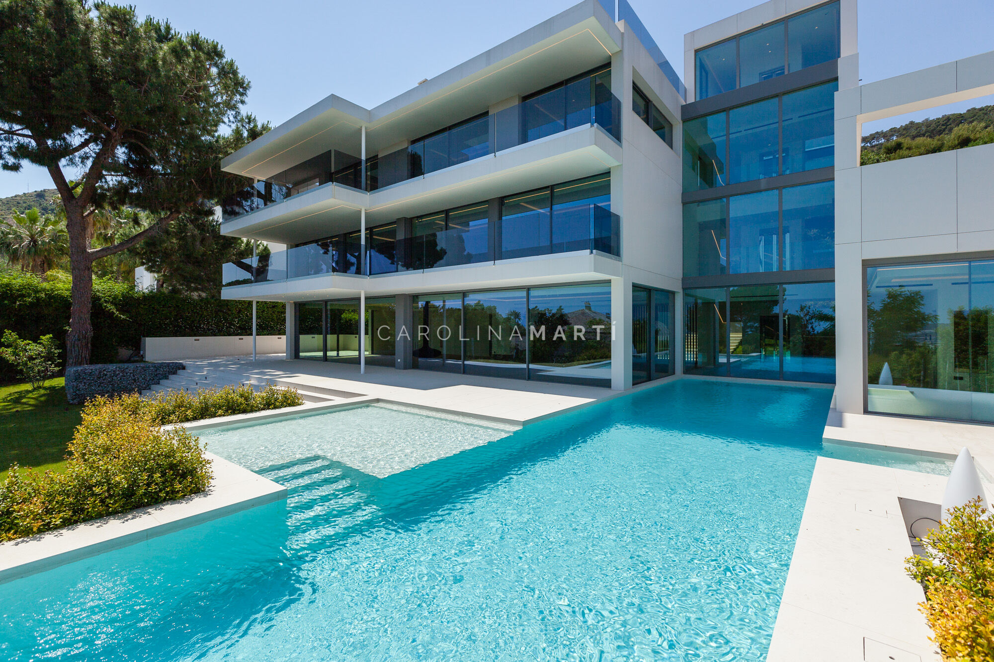 Villa de obra nueva en Pedralbes: arquitectura, privacidad y lujo mediterráneo.
