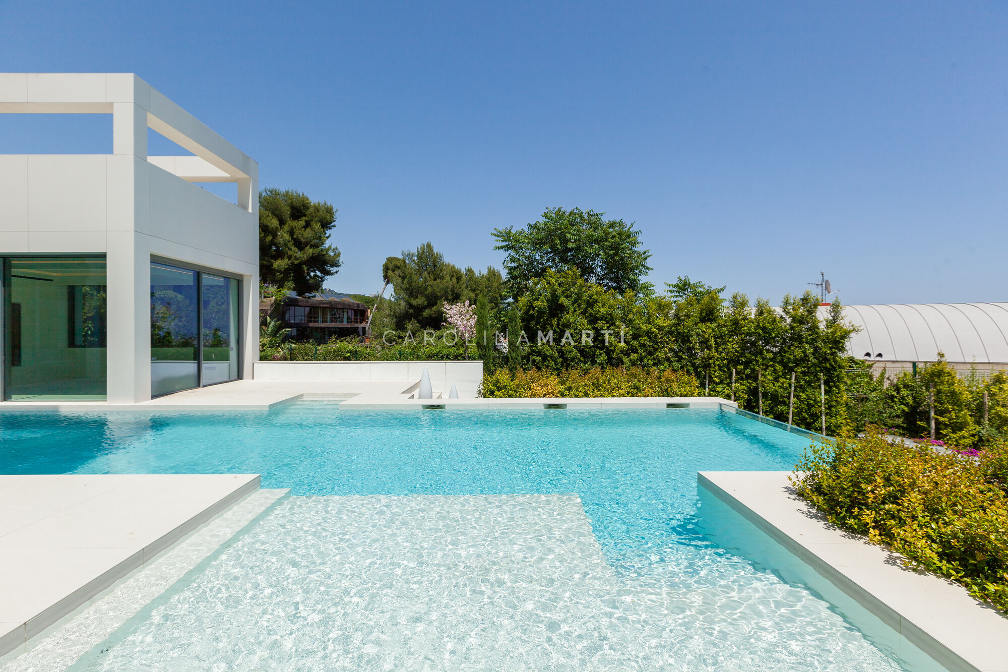 Villa de obra nueva en Pedralbes: arquitectura, privacidad y lujo mediterráneo.