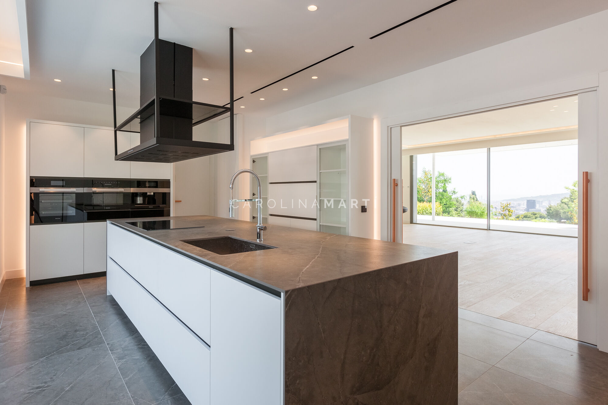 Villa de obra nueva en Pedralbes: arquitectura, privacidad y lujo mediterráneo.