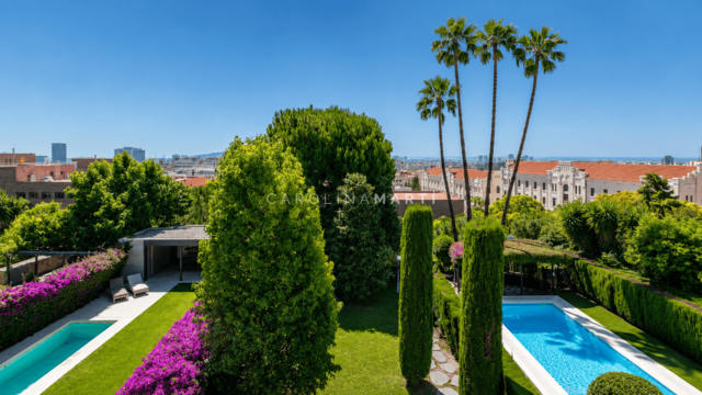 Villa exclusiva con jardín privado y vistas panorámicas en Pedralbes