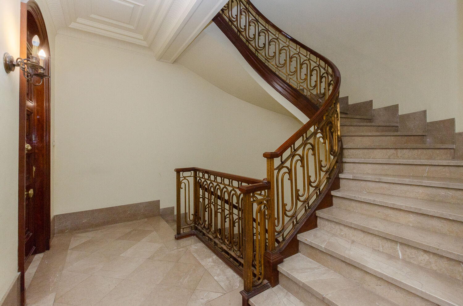 Three-bedroom penthouse for sale next to Ciutadella Park