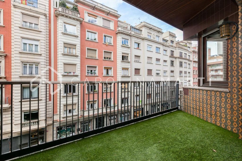 Piso con terraza y jardín en venta en Galvany, Barcelona