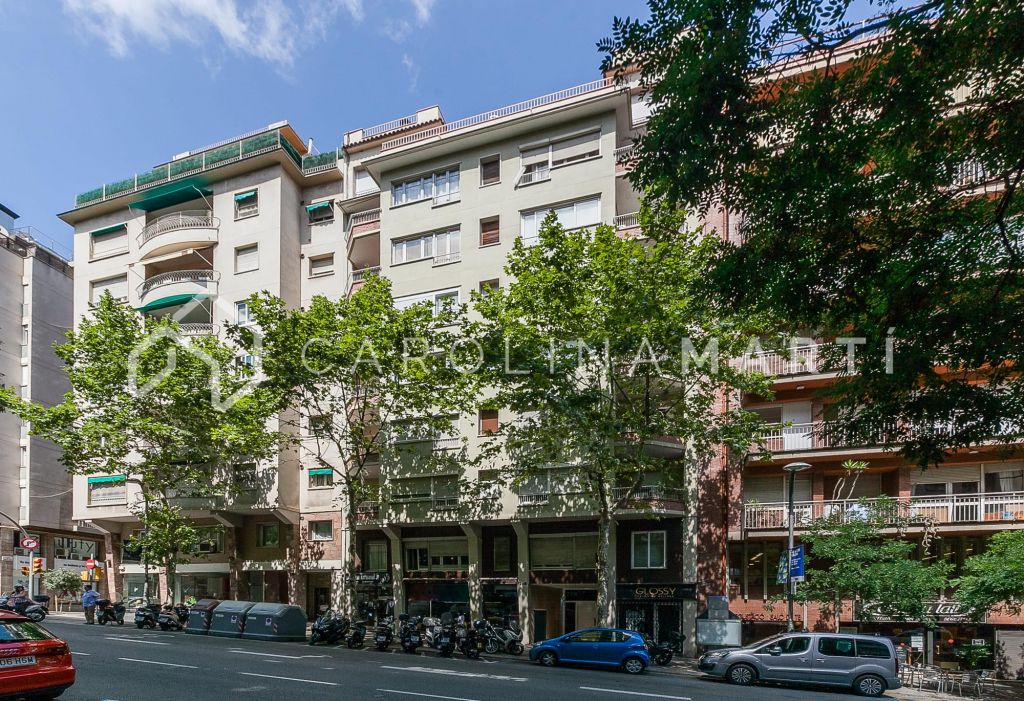 Ático para reformar con vistas en venta en Galvany, Barcelona