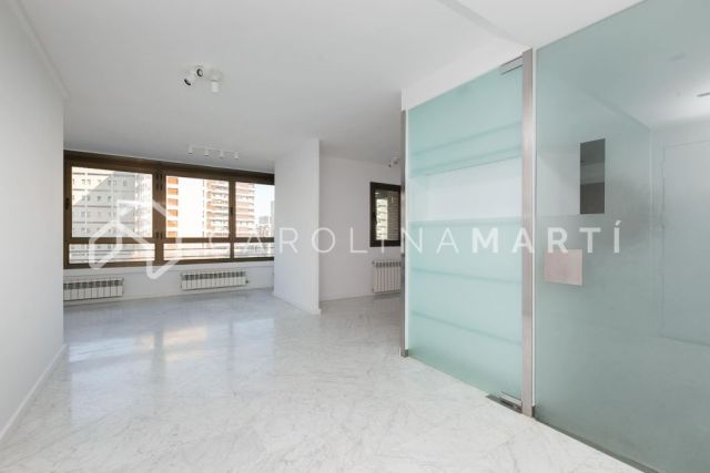 Piso con conserje y parking en alquiler en Galvany, Barcelona