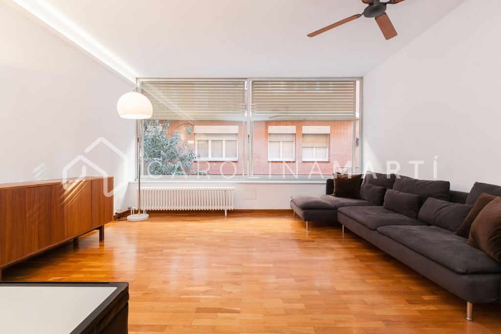 Triplex with storage room for rent in Sarrià, Barcelona