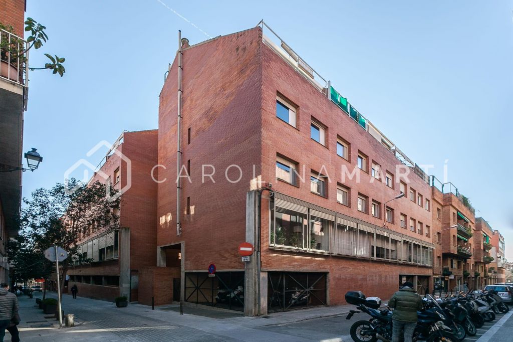 Triplex with storage room for rent in Sarrià, Barcelona