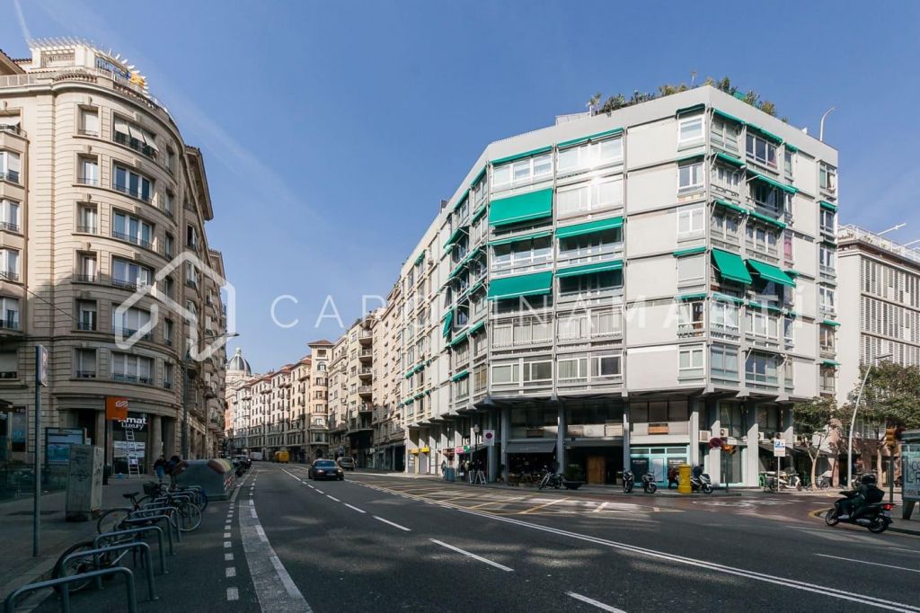Pis amb conserge i ascensor en venda a Galvany, Barcelona