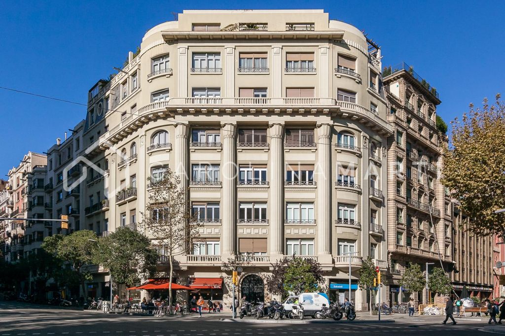 Appartement avec terrasse et hauts plafonds à vendre à Galvany, Barcelone