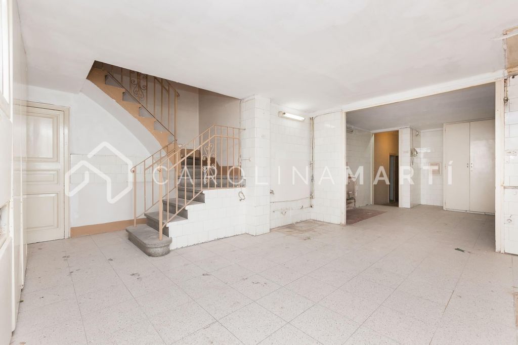 Appartement avec terrasse et hauts plafonds à vendre à Galvany, Barcelone