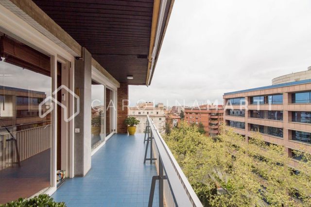 Penthouse with pool for sale in Galvany, Barcelona
