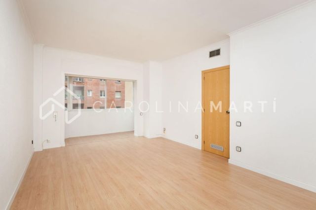 Piso exterior con ascensor en alquiler en Galvany, Barcelona