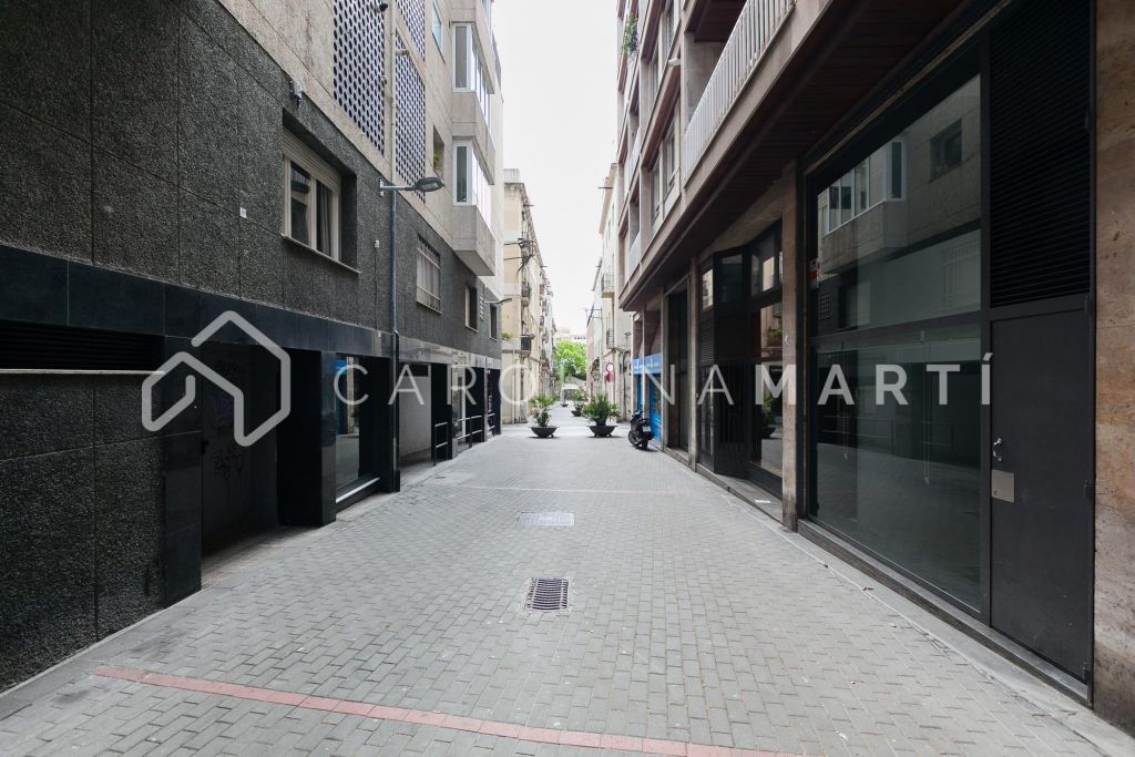 Shop with mezzanine for rent in Galvany, Barcelona